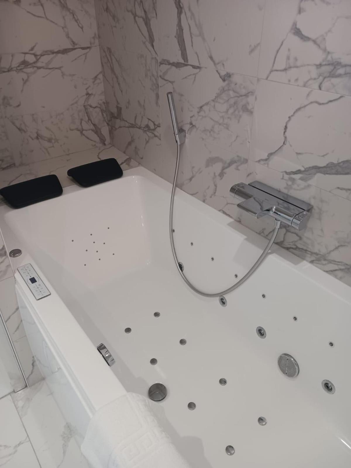 Touraco Bed and Breakfast Villars-les-Dombes Buitenkant foto